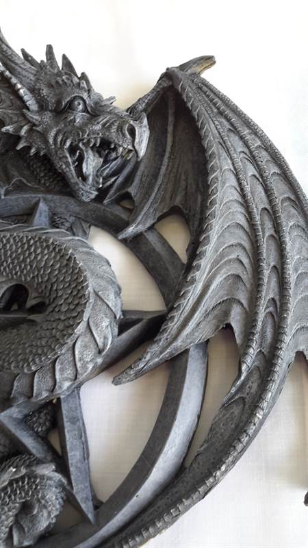 Foto 4 Bellissimo drago nero attorcigliato alla stella