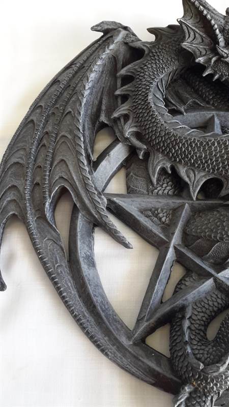 Foto 5 Bellissimo drago nero attorcigliato alla stella