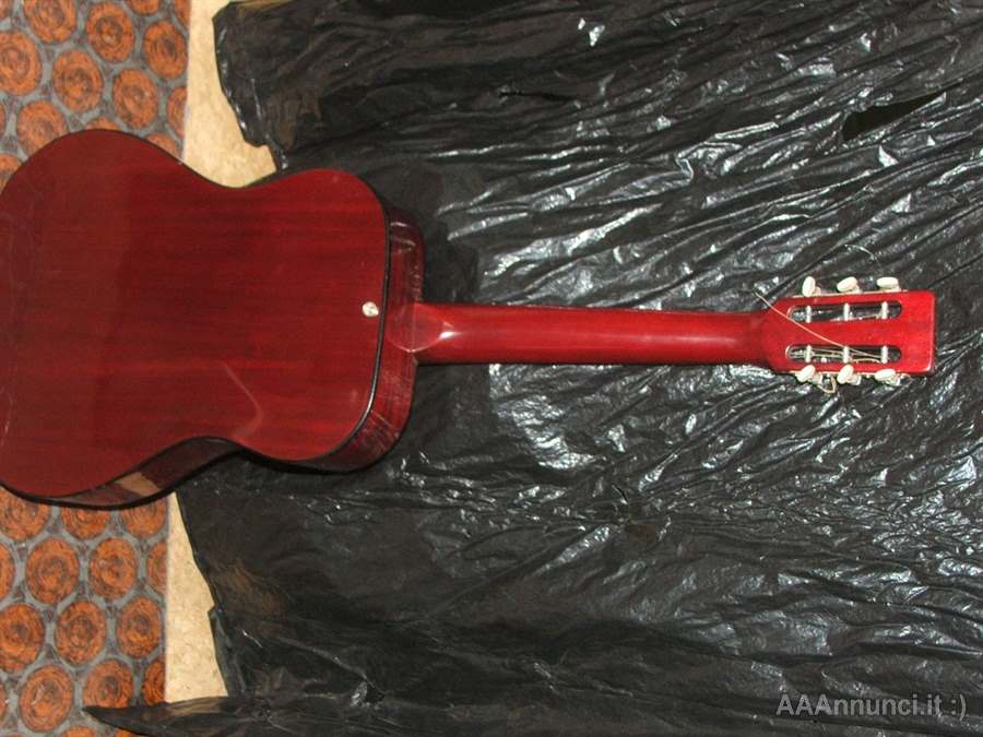 Foto 2CHITARRA CLASSICA SEMIACUSTICA MARCA CLARISSA