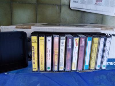 Collezione audiocassette musicali come nuove