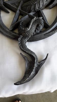 Bellissimo drago nero attorcigliato alla stella - Foto 6