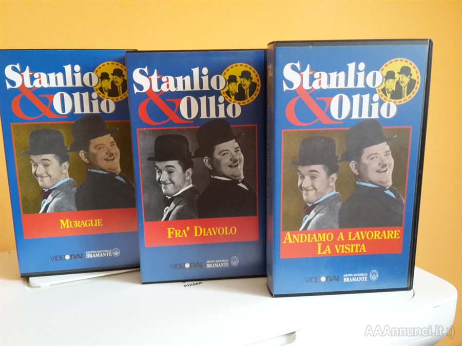 Collana da 29 videocassette originali di Stanlio amp; Ollio