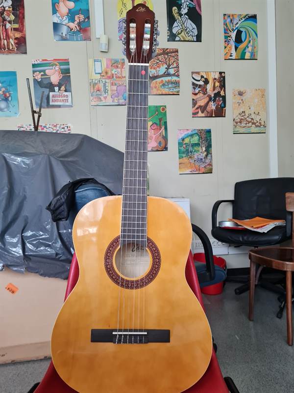 Foto 4Cedo chitarra classica, come nuova