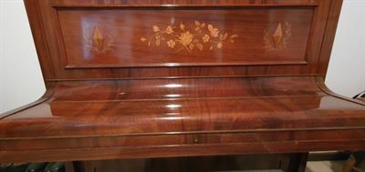 Pianoforte verticale C. Bechstein dei primi anni '900.